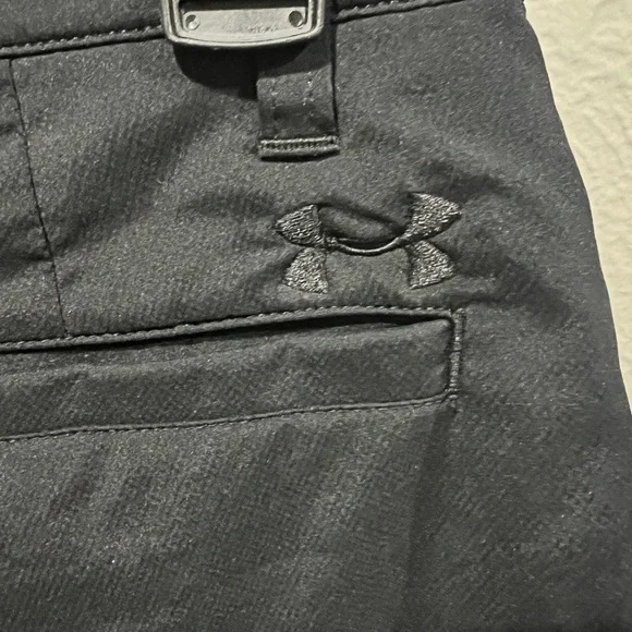 Under Armour Men's Black Shorts Heatgear Loose Size 32 Like New Embroidered Logo - Picture 3 of 4